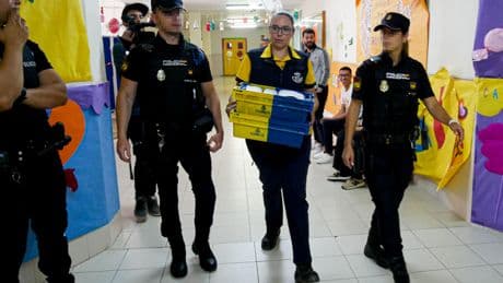 &quot;Me robó las elecciones&quot;: un exalcalde de Cantabria acusa a Leire Díez de amañar el voto por correo