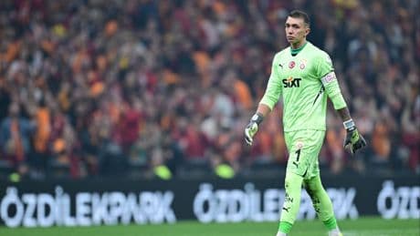 Dursun Özbek: Muslera'nın kalması için ısrarcıyız