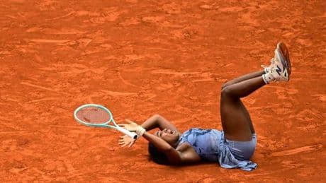 Coco Gauff vince il Roland-Garros, Sabalenka ko in tre set (6-7, 6-2, 6-4). Secondo Slam in carriera per la statunitense