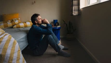 Psychologin erklärt: "Innerlich leer und gereizt" – Die schleichenden Symptome von Burnout