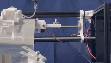 Fabrican un robot 'blando' con una impresora 3D barata que sale de ella 'por su propio pie'