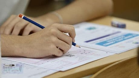 YKS'nin üçüncü oturumu Yabancı Dil Testi başladı