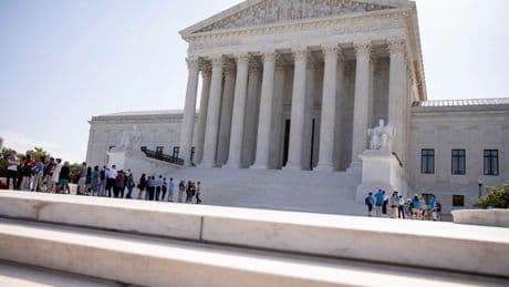 La mayoría conservadora del Supremo de EEUU permite a Tennessee prohibir la atención médica para la transición de género de menores