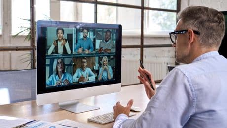 «Il faut être présent sans trop l’être» : le malaise des managers qui doivent composer avec le télétravail