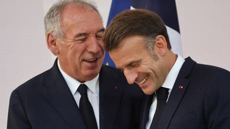 Francia propone congelar las pensiones, reducir el empleo público y suprimir dos festivos