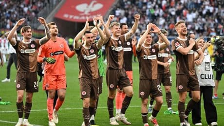 St. Pauli steht kurz vor Klasserhalt, Eintracht zittert um CL-Platz