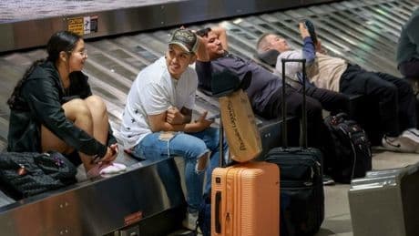 Low cost, premi ai dipendenti che segnalano i bagagli grandi (e fanno pagare il sovrapprezzo ai passeggeri): la e-mail interna