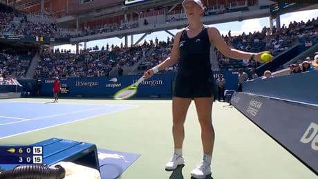 Mitten im Spiel - Kuriose Suchaktion auf dem Tennisplatz