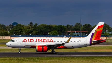 Un avión de Air India con destino a Londres se estrella en Ahmedabad con 242 personas a bordo