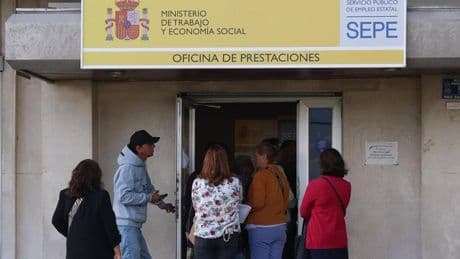 La excepción para cobrar el subsidio de mayores de 52 años pese a interrumpir el alta como demandante de empleo