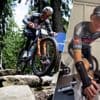 Geblesseerde Mathieu van der Poel met brace weer terug op de fiets