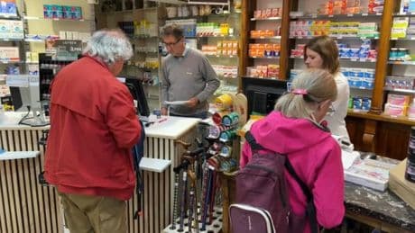 Plus de 100 pharmacies ont mis la clé sous la porte en 2025: une hausse de leurs prix d'achat des médicaments risque d'accélérer le mouvement