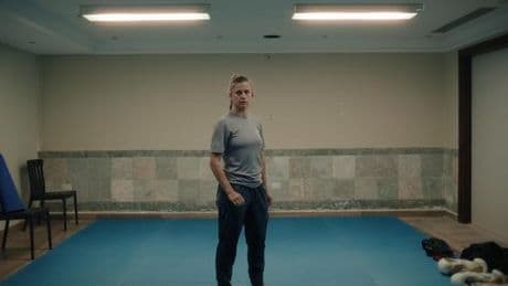 Dans « Moon », telle Wonder Woman, une Européenne tente un sauvetage musclé de trois sœurs en Jordanie