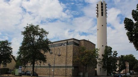 In Hanau wundert man sich - Papst gewählt! Kaputte Glocken läuten wieder