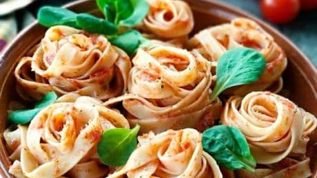 8 alimenti che i dietologi consigliano sempre: non fanno ingrassare e danno energia