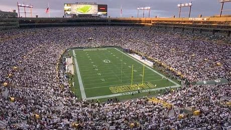 NFL fans divided as Packers pay tribute to Charlie Kirk before Commanders game