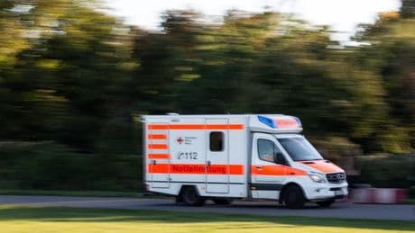 Vermisster Pflegeheimbewohner: Sucheinsatz: Rollstuhl mit 84-Jährigem kippt auf Feldweg um