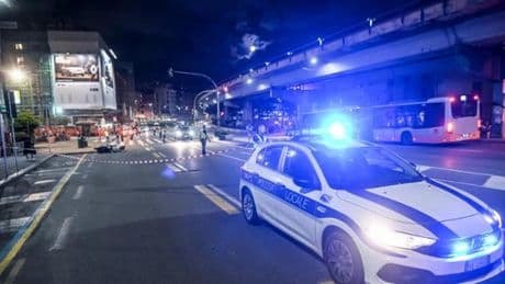 Genova, su scooter rubato e senza patente scappano all’alt della polizia: denunciati