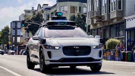 Europa comenzará a ver robotaxis en sus calles en 2026. La sorpresa es que no será Waymo quien los despliegue