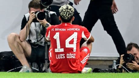 Fußball-Supercup: Díaz-Debüt: Tor, Titel und Jubel für toten Ex-Kollegen