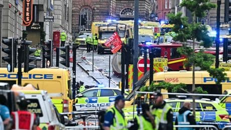 Engelse media vol vragen na drama in Liverpool: ’Hoe kon die auto daar komen?’