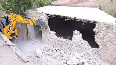 Kapadokya'da kaçak yapılan otel ile restoran yıkıldı