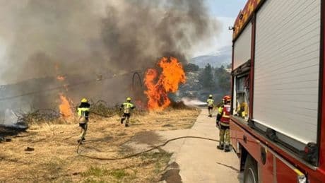 Los vecinos de Cabezabellosa dan su versión tras ser tachados de 'rebeldes' por no evacuar ante el incendio: "Fue un poco caos"