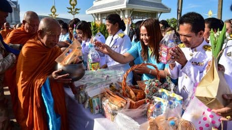 En Thaïlande, les scandales ébranlent les moines mais pas la foi bouddhiste
