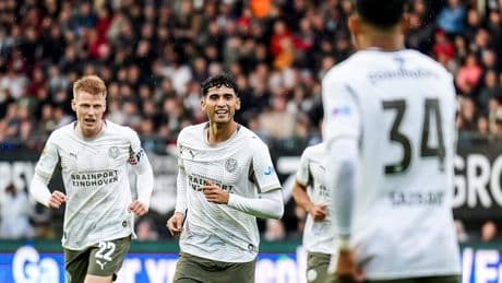 Acht goals in knotsgek duel in Nijmegen: PSV met winst aan de haal tegen NEC