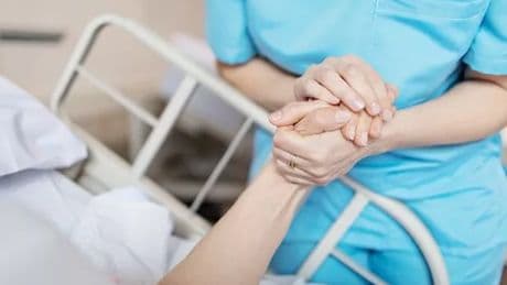 Hospice nurse shares what dying people 'always see' days before death