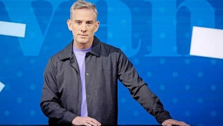 Art Rooijakkers terug als presentator Nieuws van de Dag