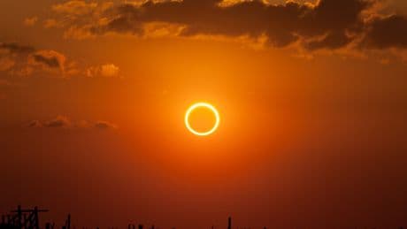 España vivirá tres eclipses solares seguidos: es tan inusual que el Gobierno ha creado una comisión para posibles crisis