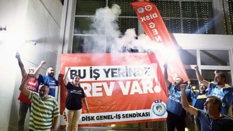İzmir'de 23 bin işçi grev başlattı