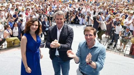 Feijóo carga contra el Gobierno por 'hacerse eco de un bulo más grande que la catedral de la Almudena': '¿Cómo no dimiten?'