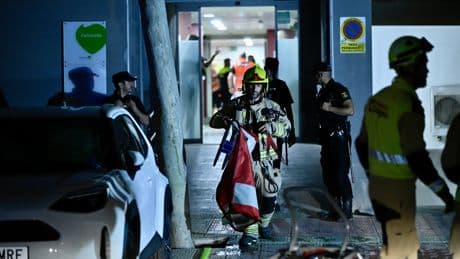 Muere un anciano de 93 años y 19 personas resultan heridas en un incendio en una residencia de ancianos en Zaragoza
