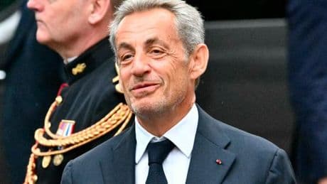 La possible radiation de Nicolas Sarkozy de l’ordre de la Légion d’honneur, un épineux dossier pour Emmanuel Macron