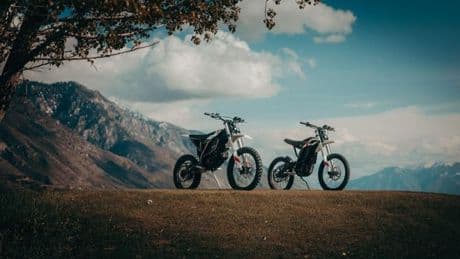Zero inicia la revolución eléctrica off-road con la entrega de las nuevas XB y XE