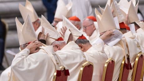 Conclave du 7 mai : qui sera le prochain Pape ? Au Vatican, la longue histoire des paris interdits