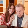Dochter Sandy deelt verjaardagsfoto met haar papa, Will Tura (85): “Happy birthday, papaatje!”