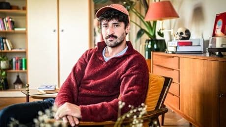Ersan Mondtag zeigt den Staub eines Lebens: „Asbest“