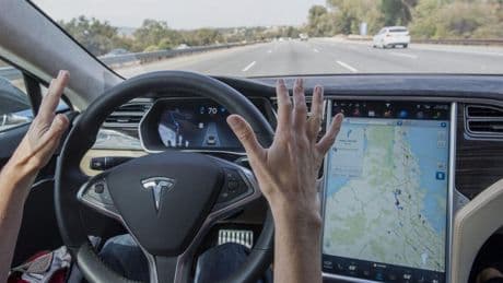 Tesla kullanıcısının gelişmiş otopilot deneyimi sosyal medyada gündem oldu: 57.000 TL kar lastiği parası ediyor, daha garantili