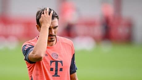Bei Fußball-Testspiel: Bayern-Manager kündigt Weggang von Millionen-Profi an