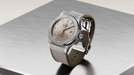 Une Hublot Classic Fusion Essential Taupe sobrement élégante en vente en ligne