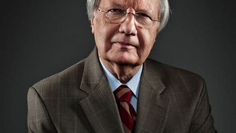 Bill Moyers, Presidential Aide and Veteran of Public TV, Dies at 91