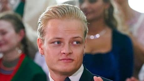 Norwegens Monarchie: Marius Høiby feiert – trotz Vergewaltigungsvorwürfen gegen ihn
