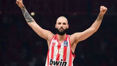 El Olympiacos gana la final más polémica de la Liga Griega