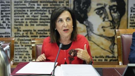 Robles defiende a la UME y se abre a que el Ejército pueda desplegarse sin petición de las CCAA en futuros incendios