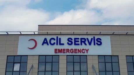 Acildeki hastadan sedye üzerindeyken para talep edildi