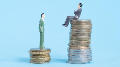 Einkommensvergleich: So viel Gehalt sollte man mit 20, 30 oder 40 Jahren verdienen