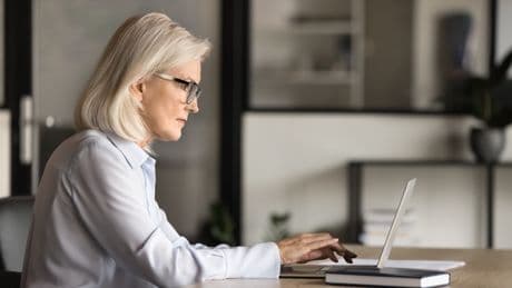 Un comité d’experts recommande de sous-indexer les retraites «dans un contexte de forte épargne» des seniors